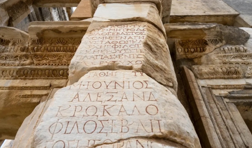 &Epsilon;&pi;&iota;&sigma;&tau;&eta;&mu;&omicron;&nu;&iota;&kappa;ή &Eta;&mu;&epsilon;&rho;ί&delta;&alpha; &sigma;&tau;&eta;&nu; &Kappa;&alpha;&lambda;&alpha;&mu;ά&tau;&alpha;: &laquo;&Eta; &Epsilon;&lambda;&lambda;&eta;&nu;&iota;&kappa;ή &Gamma;&lambda;ώ&sigma;&sigma;&alpha; &omega;&sigmaf; &Omicron;&iota;&kappa;&omicron;&upsilon;&mu;&epsilon;&nu;&iota;&kappa;ή &Alpha;&xi;ί&alpha;&raquo;