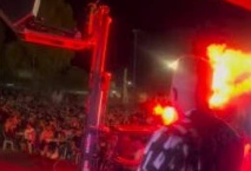 «Χαμούλης» στο Γεράκι: Με κλαρκ έριξαν 100 κιλά γαρύφαλλα στον Γιώργο Βελισσάρη (VIDEO)