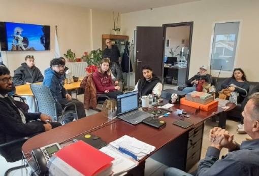 Από τα αμφιθέατρα του Queens College στο δημαρχείο Σπάρτης