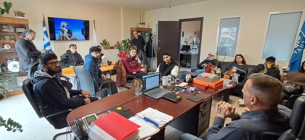 &Alpha;&pi;ό &tau;&alpha; &alpha;&mu;&phi;&iota;&theta;έ&alpha;&tau;&rho;&alpha; &tau;&omicron;&upsilon; Queens College &sigma;&tau;&omicron; &delta;&eta;&mu;&alpha;&rho;&chi;&epsilon;ί&omicron; &Sigma;&pi;ά&rho;&tau;&eta;&sigmaf;