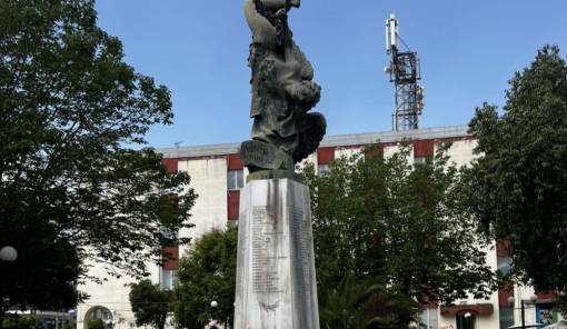 &Mu;ή&nu;&upsilon;&mu;&alpha; &mu;&nu;ή&mu;&eta;&sigmaf; &kappa;&alpha;&iota; &alpha;&gamma;ώ&nu;&alpha; &sigma;&tau;&eta;&nu; 81&eta; &epsilon;&pi;έ&tau;&epsilon;&iota;&omicron; &tau;&eta;&sigmaf; &Alpha;&nu;&tau;&iota;&phi;&alpha;&sigma;&iota;&sigma;&tau;&iota;&kappa;ή&sigmaf; &Nu;ί&kappa;&eta;&sigmaf; &tau;&omega;&nu; &Lambda;&alpha;ώ&nu;