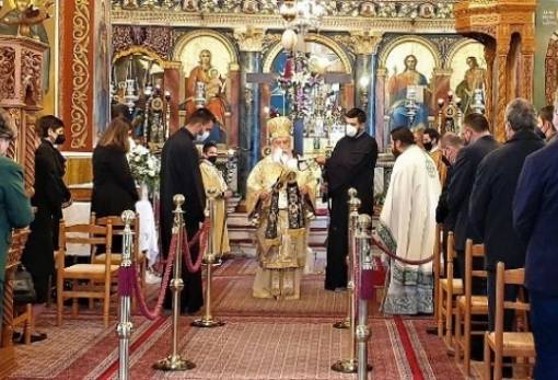 Η Κυριακή της Σταυροπροσκυνήσεως στον ενοριακό Ιερό Ναό Μολάων