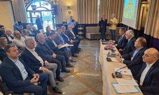 &Sigma;&tau;&rho;&iota;&mu;&omega;&gamma;&mu;έ&nu;&omicron;&iota; &omicron;&iota; &delta;ή&mu;&omicron;&iota; &tau;&eta;&sigmaf; &Pi;&epsilon;&lambda;&omicron;&pi;&omicron;&nu;&nu;ή&sigma;&omicron;&upsilon; &gamma;&upsilon;&rho;&epsilon;ύ&omicron;&upsilon;&nu; &kappa;&epsilon;&nu;&tau;&rho;&iota;&kappa;ό &laquo;&omicron;&xi;&upsilon;&gamma;ό&nu;&omicron;&raquo;