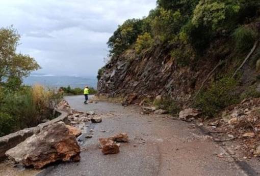 Κατολισθήσεις στους δρόμους προς Αναβρυτή και Βαμβακού