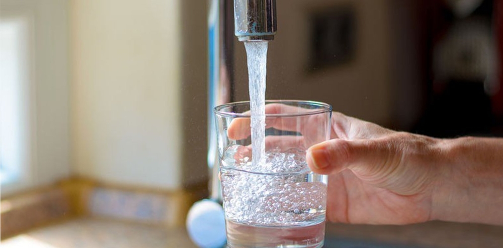 PFAS: &Pi;ώ&sigmaf; &tau;&alpha; &laquo;&pi;&alpha;&nu;&tau;&omicron;&tau;&iota;&nu;ά &chi;&eta;&mu;&iota;&kappa;ά&raquo; &pi;&epsilon;&rho;&nu;&omicron;ύ&nu; &sigma;&tau;&omicron; &nu;&epsilon;&rho;ό, &tau;&omicron;&nu; &alpha;έ&rho;&alpha; &kappa;&alpha;&iota; &tau;&omicron; &alpha;ί&mu;&alpha; &mu;&alpha;&sigmaf;