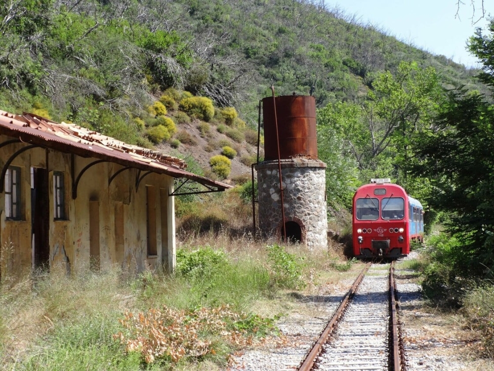 &Tau;&rho;έ&nu;&omicron; ή &pi;&omicron;&delta;ή&lambda;&alpha;&tau;&omicron; &sigma;&tau;&iota;&sigmaf; &rho;ά&gamma;&epsilon;&sigmaf; &tau;&eta;&sigmaf; &Pi;&epsilon;&lambda;&omicron;&pi;&omicron;&nu;&nu;ή&sigma;&omicron;&upsilon;;