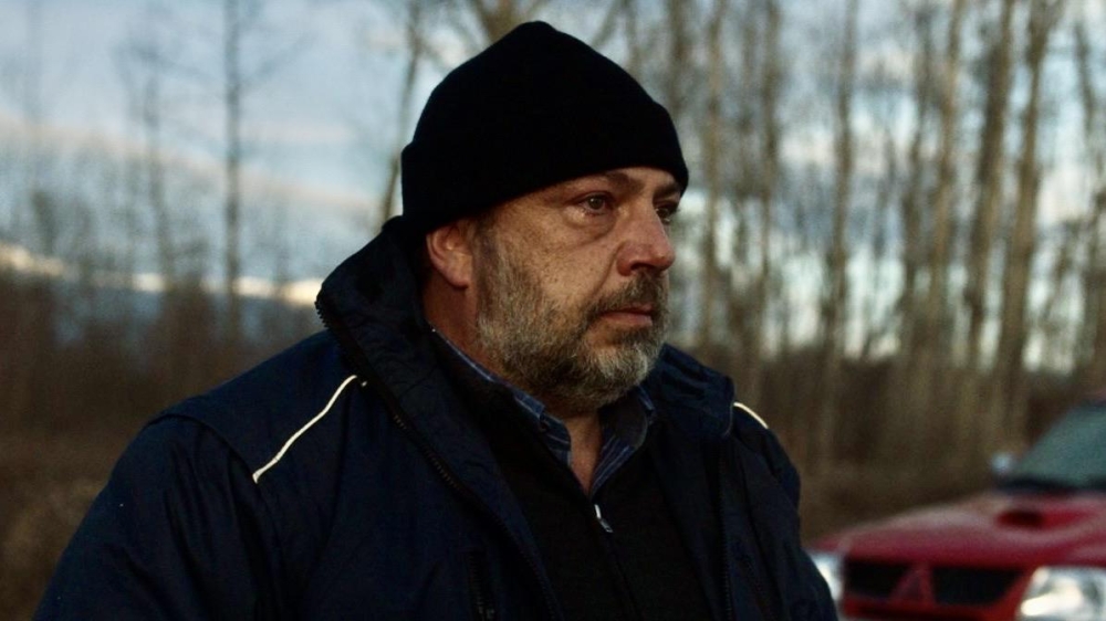 "&Pi;ί&sigma;&omega; &alpha;&pi;ό &tau;&iota;&sigmaf; &theta;&eta;&mu;&omega;&nu;&iota;έ&sigmaf;": Έ&nu;&alpha; &delta;&rho;&alpha;&mu;&alpha;&tau;&iota;&kappa;ό &kappa;&omicron;&iota;&nu;&omega;&nu;&iota;&kappa;ό &theta;&rho;ί&lambda;&epsilon;&rho; &pi;&omicron;&upsilon; &delta;&omicron;&kappa;&iota;&mu;ά&zeta;&epsilon;&iota; &tau;&omicron;&nu; &theta;&epsilon;&alpha;&tau;ή