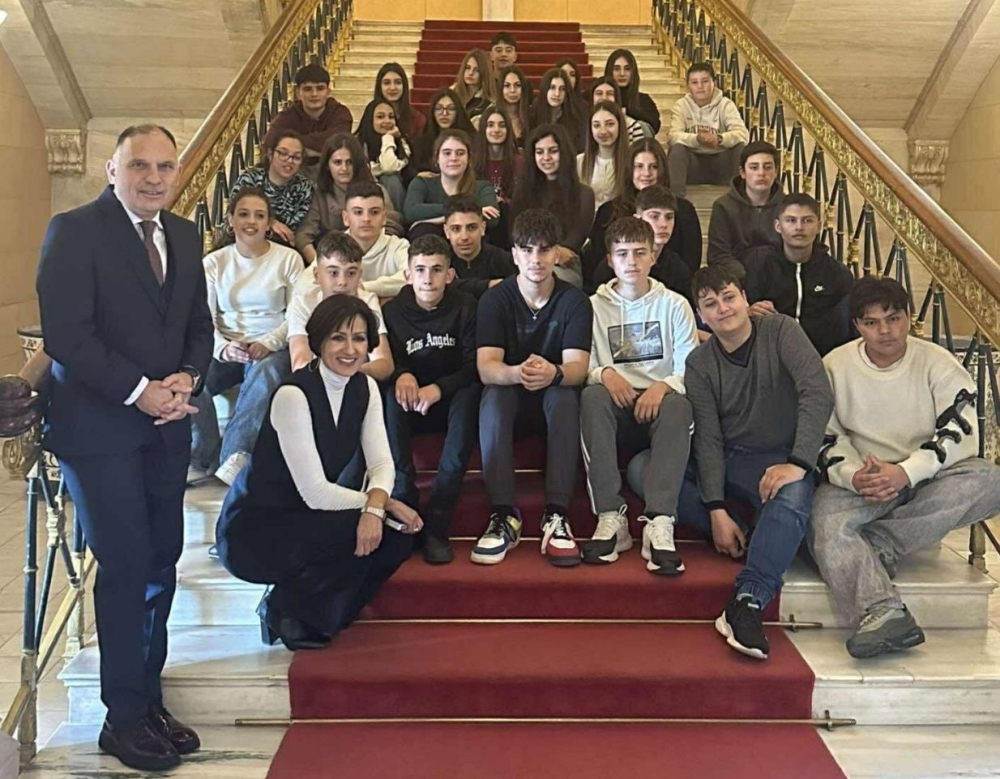 &Epsilon;&mu;&pi;&epsilon;&iota;&rho;ί&alpha; &Beta;&omicron;&upsilon;&lambda;ή&sigmaf; &gamma;&iota;&alpha; &tau;&omicron; &Gamma;&upsilon;&mu;&nu;ά&sigma;&iota;&omicron; &Sigma;&kappa;ά&lambda;&alpha;&sigmaf; &mu;&epsilon; &xi;&epsilon;&nu;&alpha;&gamma;ό &tau;&omicron;&nu; &Nu;. &Kappa;&rho;&eta;&tau;&iota;&kappa;ό