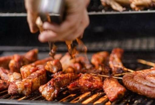 Τσικνοπέμπτη με γλέντι και μουσική στην καρδιά της Μονεμβασιάς