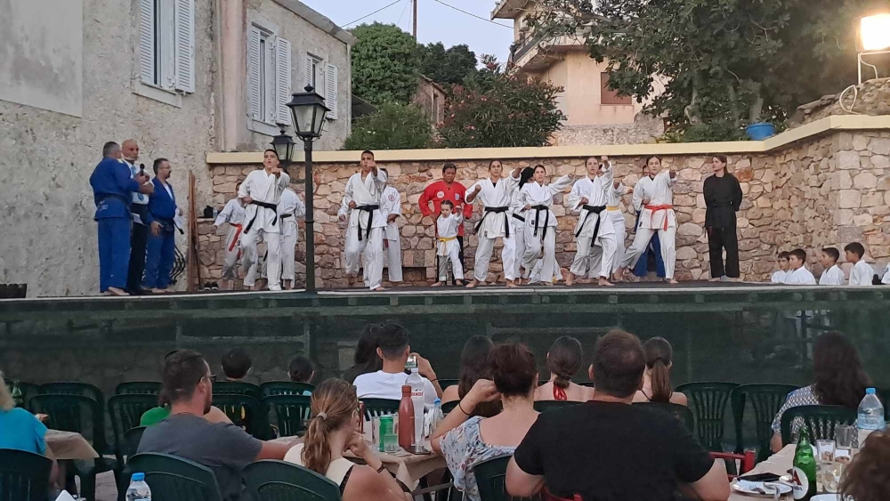 &Pi;&omicron;&lambda;&epsilon;&mu;&iota;&kappa;έ&sigmaf; &tau;έ&chi;&nu;&epsilon;&sigmaf; &pi;&alpha;&rho;&omicron;&upsilon;&sigma;&iota;ά&sigma;&tau;&eta;&kappa;&alpha;&nu; &sigma;&tau;&omicron; &Phi;&omicron;&iota;&nu;ί&kappa;&iota; (&Phi;&Omega;&Tau;&Omicron;-VIDEO)