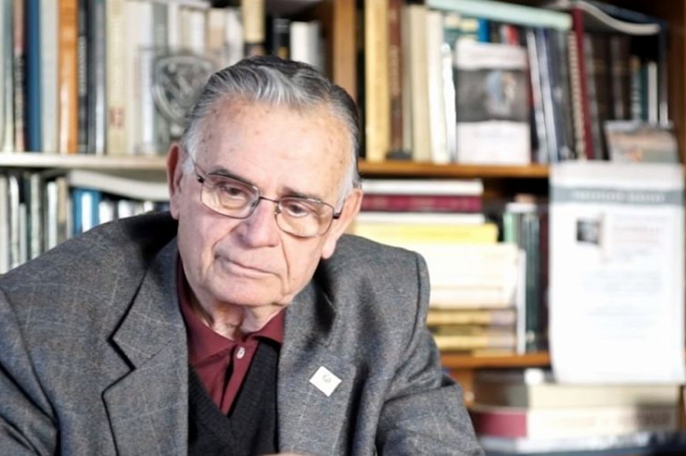 &Tau;&rho;&iota;&sigma;ά&gamma;&iota;&omicron; &sigma;&tau;&eta; &mu;&nu;ή&mu;&eta; &tau;&omicron;&upsilon; &Sigma;&alpha;&rho;ά&nu;&tau;&omicron;&upsilon; &Kappa;&alpha;&rho;&gamma;ά&kappa;&omicron;&upsilon;  &tau;έ&lambda;&epsilon;&sigma;&epsilon; &omicron; &Mu;&eta;&tau;&rho;&omicron;&pi;&omicron;&lambda;ί&tau;&eta;&sigmaf; &Mu;ά&nu;&eta;&sigmaf;