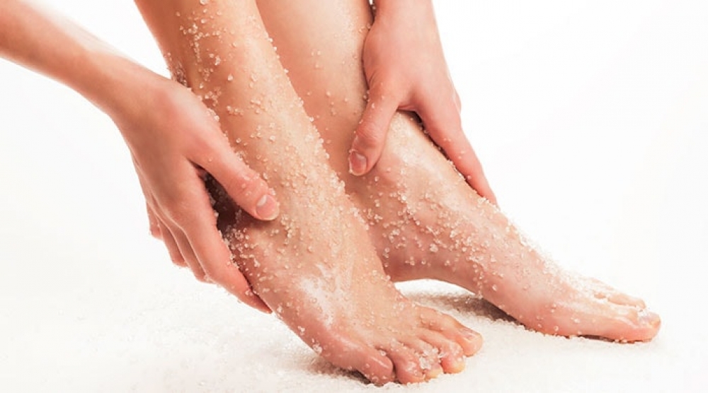 &Phi;&tau;&iota;ά&xi;&epsilon; &tau;&omicron; &pi;&iota;&omicron; &epsilon;ύ&kappa;&omicron;&lambda;&omicron; foot scrub &gamma;&iota;&alpha; &nu;&alpha; &phi;&omicron;&rho;ά&sigmaf; &mu;&epsilon; &alpha;&upsilon;&tau;&omicron;&pi;&epsilon;&pi;&omicron;ί&theta;&eta;&sigma;&eta; &tau;&alpha; &pi;έ&delta;&iota;&lambda;ά &sigma;&omicron;&upsilon;