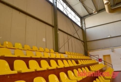 Αθλητικός δεινόσαυρος το Κλειστό Γυμναστήριο Σπάρτης