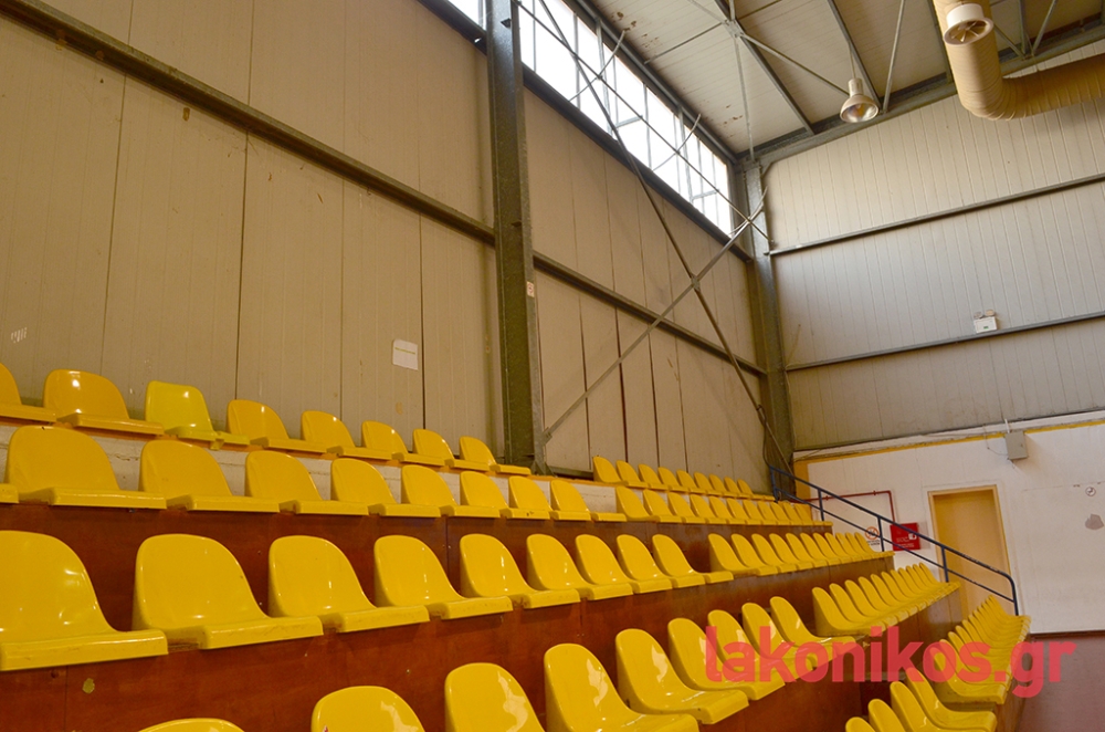 Αθλητικός δεινόσαυρος το Κλειστό Γυμναστήριο Σπάρτης