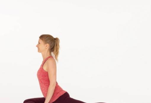 Η στάση yoga που μπορεί να καθυστερήσει την εμμηνόπαυση και κάνει καλό στις ωοθήκες