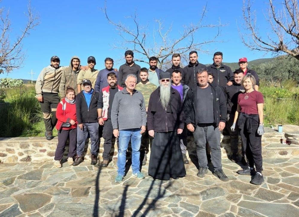 &Epsilon;&upsilon;&gamma;&nu;ώ&mu;&omicron;&nu;&epsilon;&sigmaf; &epsilon;&upsilon;&chi;&alpha;&rho;&iota;&sigma;&tau;ί&epsilon;&sigmaf; &tau;&eta;&sigmaf; &Iota;&Mu; &Alpha;&gamma;ί&omega;&nu; &Tau;&epsilon;&sigma;&sigma;&alpha;&rho;ά&kappa;&omicron;&nu;&tau;&alpha; &gamma;&iota;&alpha; &tau;&eta;&nu; &epsilon;&kappa;&sigma;&tau;&rho;&alpha;&tau;&epsilon;ί&alpha; &alpha;&gamma;ά&pi;&eta;&sigmaf; &kappa;&alpha;&tau;&omicron;ί&kappa;&omega;&nu; &tau;&omicron;&upsilon; &Gamma;&epsilon;&rho;&alpha;&kappa;ί&omicron;&upsilon;