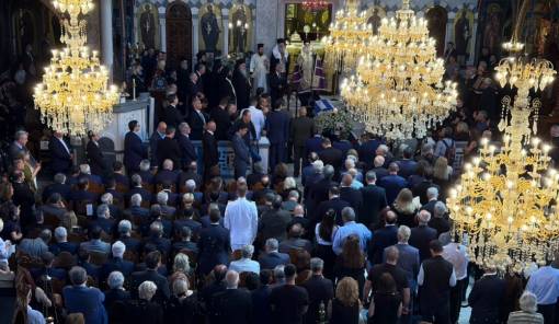 &Sigma;&upsilon;&gamma;&kappa;ί&nu;&eta;&sigma;&eta; &sigma;&tau;&omicron; &tau;&epsilon;&lambda;&epsilon;&upsilon;&tau;&alpha;ί&omicron; &alpha;&nu;&tau;ί&omicron; &sigma;&tau;&omicron;&nu; &Nu;ί&kappa;&omicron; &Tau;&alpha;&gamma;&alpha;&rho;ά