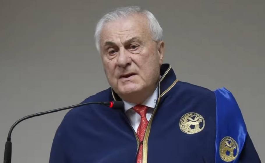 &Epsilon;&upsilon;&sigma;&tau;ά&theta;&iota;&omicron;&sigmaf; &Beta;&alpha;&lambda;&iota;ώ&tau;&eta;&sigmaf;: &Delta;&iota;&kappa;&alpha;ί&omega;&sigma;&eta; &tau;&omicron;&upsilon; &omicron;&rho;&alpha;&mu;&alpha;&tau;&iota;&sigma;&tau;ή &tau;&eta;&sigmaf; &Pi;&alpha;&iota;&delta;&epsilon;ί&alpha;&sigmaf; &kappa;&alpha;&iota; &tau;&omicron;&upsilon; &tau;ό&pi;&omicron;&upsilon;