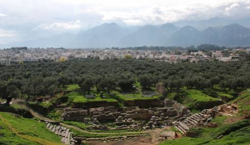 &Sigma;&tau;&eta; &Sigma;&pi;ά&rho;&tau;&eta; &laquo;&chi;&tau;&upsilon;&pi;ά&raquo; &eta; &kappa;&alpha;&rho;&delta;&iota;ά &tau;&eta;&sigmaf; &alpha;&rho;&chi;&alpha;&iota;&omicron;&lambda;&omicron;&gamma;&iota;&kappa;ή&sigmaf; έ&rho;&epsilon;&upsilon;&nu;&alpha;&sigmaf;