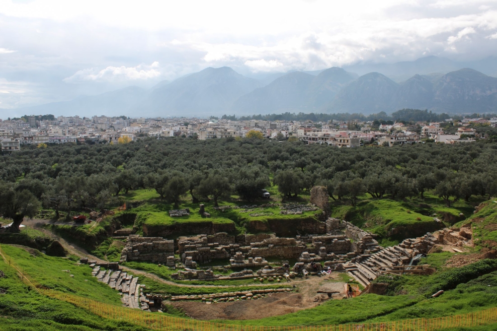 &Sigma;&tau;&eta; &Sigma;&pi;ά&rho;&tau;&eta; &laquo;&chi;&tau;&upsilon;&pi;ά&raquo; &eta; &kappa;&alpha;&rho;&delta;&iota;ά &tau;&eta;&sigmaf; &alpha;&rho;&chi;&alpha;&iota;&omicron;&lambda;&omicron;&gamma;&iota;&kappa;ή&sigmaf; έ&rho;&epsilon;&upsilon;&nu;&alpha;&sigmaf;