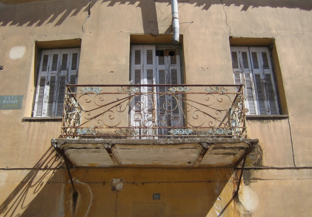 Έ&nu;&alpha; &alpha;&kappa;ό&mu;&alpha; &pi;&alpha;&lambda;&alpha;&iota;ό &sigma;&pi;ί&tau;&iota; &tau;&eta;&sigmaf; &Sigma;&pi;ά&rho;&tau;&eta;&sigmaf; &kappa;&alpha;&tau;&alpha;&rho;&rho;έ&epsilon;&iota;