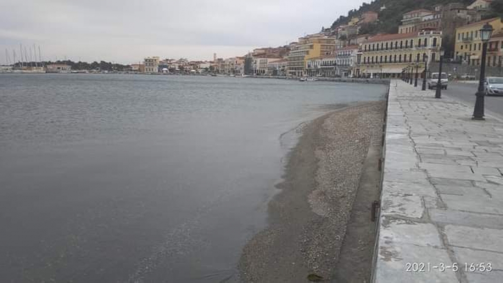 Η «άμπωτη» έκανε την εμφάνισή της και στο Γύθειο