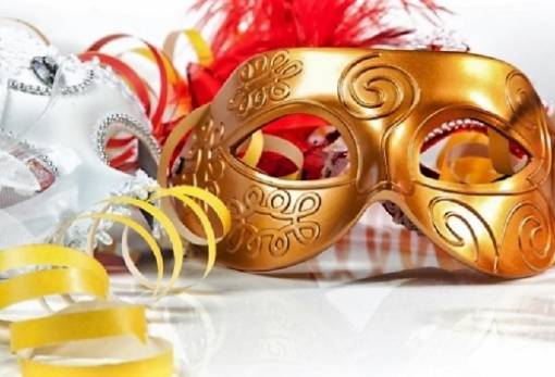 «Αποκρεύουμε» γύρω από τη φωτιά στη Σκούρα