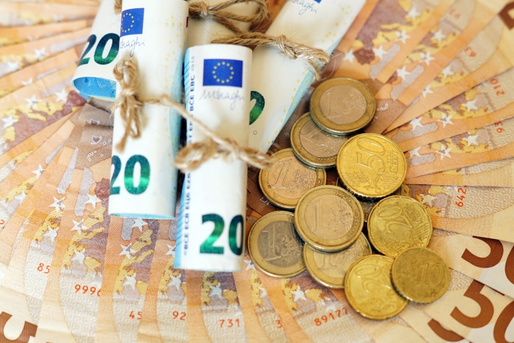 Voucher 750 &epsilon;&upsilon;&rho;ώ &gamma;&iota;&alpha; &epsilon;&rho;&gamma;&alpha;&zeta;ό&mu;&epsilon;&nu;&omicron;&upsilon;&sigmaf;: &Pi;ό&tau;&epsilon; &alpha;&nu;&omicron;ί&gamma;&omicron;&upsilon;&nu; &omicron;&iota; &alpha;&iota;&tau;ή&sigma;&epsilon;&iota;&sigmaf; &kappa;&alpha;&iota; &pi;&omicron;&iota;&omicron;&iota; &tau;&omicron; &delta;&iota;&kappa;&alpha;&iota;&omicron;ύ&nu;&tau;&alpha;&iota;