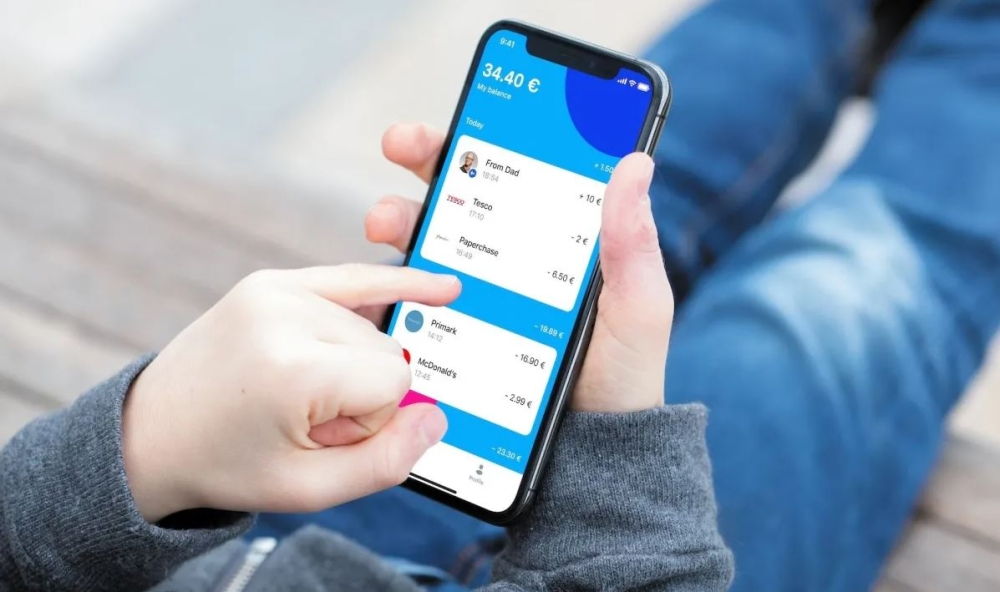&Eta; Revolut &alpha;&pi;&omicron;&kappa;&tau;ά &epsilon;&lambda;&lambda;&eta;&nu;&iota;&kappa;ό IBAN &kappa;&alpha;&iota; &alpha;&lambda;&lambda;ά&zeta;&epsilon;&iota; &tau;&omicron; &tau;&rho;&alpha;&pi;&epsilon;&zeta;&iota;&kappa;ό &tau;&omicron;&pi;ί&omicron;