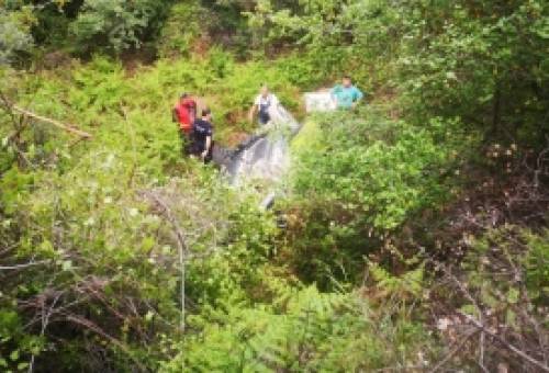 Τροχαίο στα Πικουλιάνικα Σπάρτης: ΙΧ έπεσε σε γκρεμό (ΦΩΤΟ)