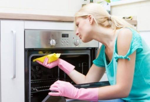 Πως θα κάνεις τον φούρνο σου λαμπίκο με μόνο 3 υλικά