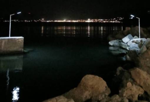 Φωταγωγήθηκε η είσοδος του λιμανιού στο Παλαιόκαστρο Βοιών