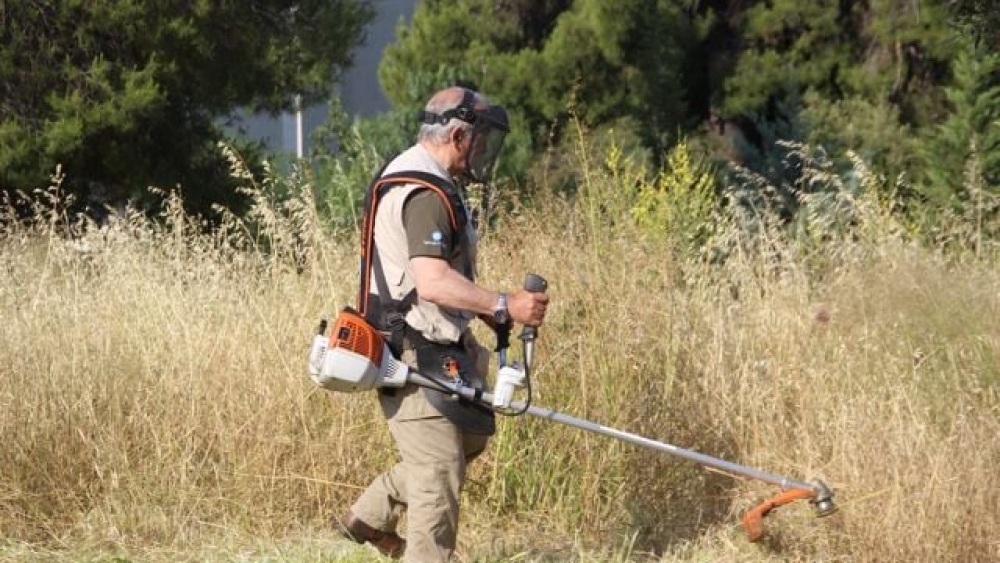 &laquo;&Alpha;&kappa;&alpha;&theta;ά&rho;&iota;&sigma;&tau;&alpha; &omicron;&iota;&kappa;ό&pi;&epsilon;&delta;&alpha;&raquo;: &Epsilon;&rho;&omega;&tau;ή&sigma;&epsilon;&iota;&sigmaf;-&alpha;&pi;&alpha;&nu;&tau;ή&sigma;&epsilon;&iota;&sigmaf; &gamma;&iota;&alpha; &tau;&iota;&sigmaf; &delta;&eta;&lambda;ώ&sigma;&epsilon;&iota;&sigmaf; &kappa;&alpha;&theta;&alpha;&rho;&iota;&sigma;&mu;&omicron;ύ
