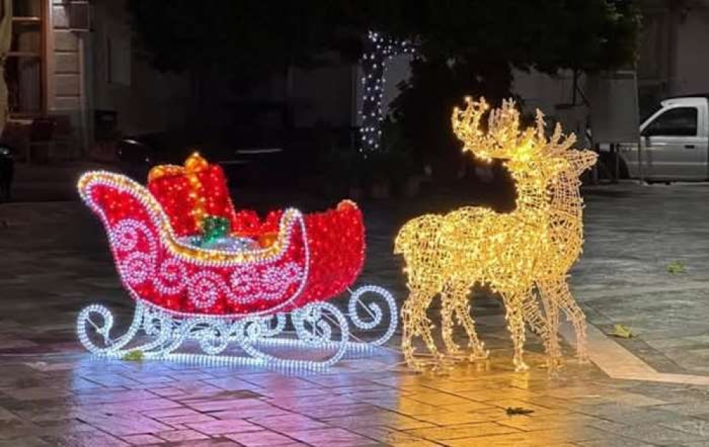 &Eta; &laquo;&mu;&alpha;&gamma;&iota;&kappa;ή &beta;&alpha;&lambda;ί&tau;&sigma;&alpha;&raquo; &tau;&omicron;&upsilon; &Delta;. &Epsilon;&upsilon;&rho;ώ&tau;&alpha; &phi;έ&rho;&nu;&epsilon;&iota; &tau;&alpha; &Chi;&rho;&iota;&sigma;&tau;&omicron;ύ&gamma;&epsilon;&nu;&nu;&alpha; &sigma;&epsilon; &kappa;ά&theta;&epsilon; &pi;&lambda;&alpha;&tau;&epsilon;ί&alpha;