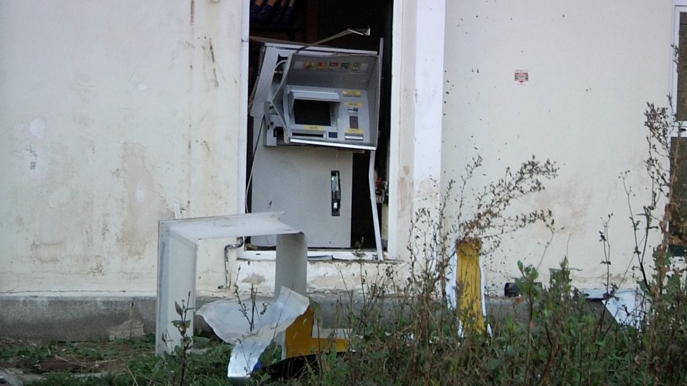 &Epsilon;&pi;&iota;&chi;&epsilon;ί&rho;&eta;&sigma;&alpha;&nu; &nu;&alpha; &laquo;&xi;&eta;&lambda;ώ&sigma;&omicron;&upsilon;&nu;&raquo; &tau;&omicron; ATM &tau;&rho;ά&pi;&epsilon;&zeta;&alpha;&sigmaf; &sigma;&tau;&omicron; &Delta;&iota;&omicron;&iota;&kappa;&eta;&tau;ή&rho;&iota;&omicron; &Lambda;&alpha;&kappa;&omega;&nu;ί&alpha;&sigmaf;! (&Phi;&Omega;&Tau;&Omicron;-VIDEO)