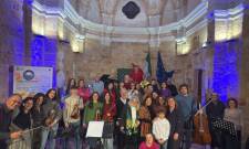 &laquo;MeSpa Symphony&raquo; : &Mu;&iota;&alpha; &mu;&omicron;&upsilon;&sigma;&iota;&kappa;ή &gamma;έ&phi;&upsilon;&rho;&alpha; &epsilon;&nu;ώ&nu;&epsilon;&iota; &Sigma;&pi;ά&rho;&tau;&eta; &kappa;&alpha;&iota; &Iota;&tau;&alpha;&lambda;ί&alpha;