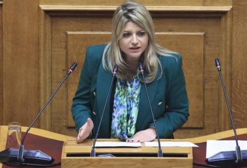 Μπαράζ παρεμβάσεων από τη Ν. Γρηγοράκου