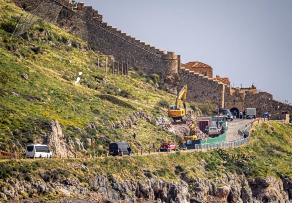 &Beta;&epsilon;&lambda;ό&pi;&omicron;&upsilon;&lambda;&omicron;&sigmaf; &sigma;&tau;&eta; &Beta;&omicron;&upsilon;&lambda;ή &gamma;&iota;&alpha; &tau;&epsilon;&lambda;&epsilon;&phi;&epsilon;&rho;ί&kappa; &Mu;&omicron;&nu;&epsilon;&mu;&beta;&alpha;&sigma;&iota;ά&sigmaf;: &laquo;&Sigma;&omicron;&beta;&alpha;&rho;έ&sigmaf; &kappa;&alpha;&tau;&alpha;&gamma;&gamma;&epsilon;&lambda;ί&epsilon;&sigmaf; &gamma;&iota;&alpha; &alpha;&upsilon;&theta;&alpha;&iota;&rho;&epsilon;&sigma;ί&epsilon;&sigmaf;  &kappa;&alpha;&iota; &alpha;&rho;&chi;&alpha;&iota;&omicron;&lambda;&omicron;&gamma;&iota;&kappa;έ&sigmaf; &phi;&theta;&omicron;&rho;έ&sigmaf;&raquo;