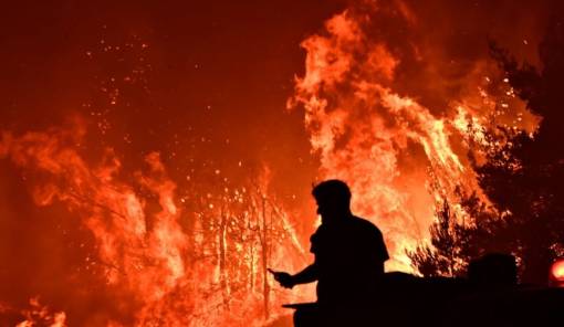 &Sigma;&epsilon; &iota;&sigma;&tau;&omicron;&rho;&iota;&kappa;ά &epsilon;&pi;ί&pi;&epsilon;&delta;&alpha; &omicron; &kappa;ί&nu;&delta;&upsilon;&nu;&omicron;&sigmaf; &pi;&upsilon;&rho;&kappa;&alpha;&gamma;&iota;ώ&nu; &lambda;ό&gamma;&omega; &Epsilon;&lambda; &Nu;ί&nu;&iota;&omicron;