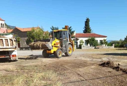 Καθαρισμός πέριξ της πλατείας Καστρίου