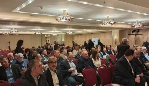 &Sigma;&tau;&eta;&nu; &tau;&alpha;&kappa;&tau;&iota;&kappa;ή &Gamma;&Sigma; &tau;&eta;&sigmaf; &Epsilon;&Delta;&Epsilon;&Upsilon;&Alpha; &eta; &Delta;&eta;&mu;&omicron;&tau;&iota;&kappa;ή &Alpha;&rho;&chi;ή &Sigma;&pi;ά&rho;&tau;&eta;&sigmaf;