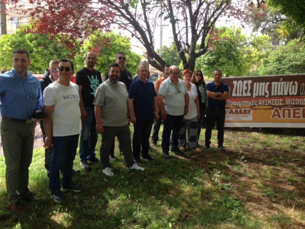 Σιωπηλή απεργιακή συγκέντρωση στο πάρκο ΟΤΕ στη Σπάρτη (ΦΩΤΟ)