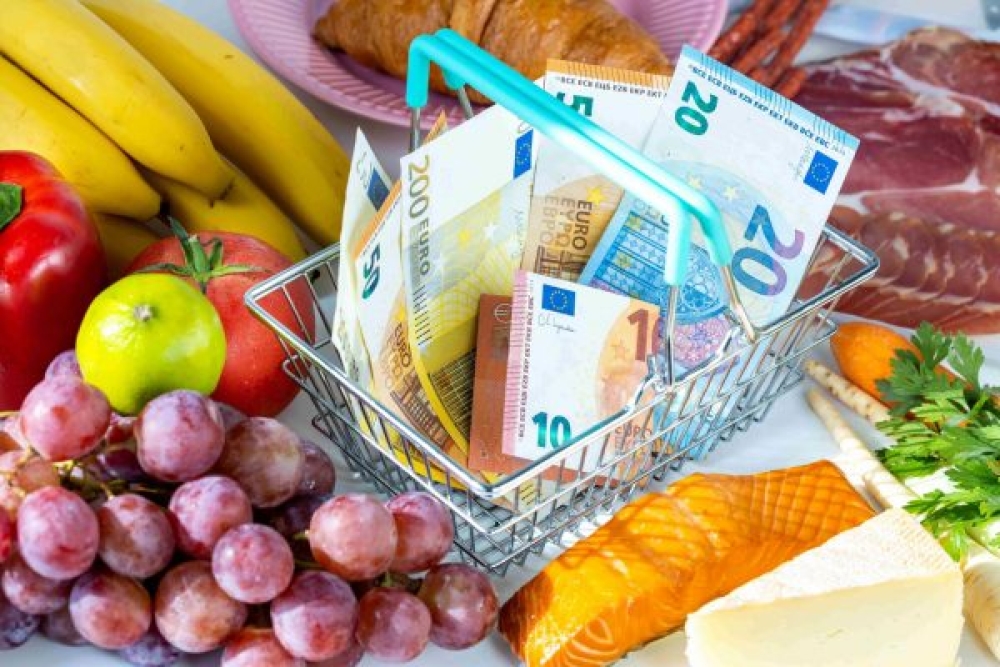 &Sigma;&tau;&omicron; 2,7% &omicron; &pi;&lambda;&eta;&theta;&omega;&rho;&iota;&sigma;&mu;ό&sigmaf; &sigma;&tau;&eta;&nu; &Epsilon;&lambda;&lambda;ά&delta;&alpha; &tau;&omicron;&nu; &Alpha;&pi;&rho;ί&lambda;&iota;&omicron;