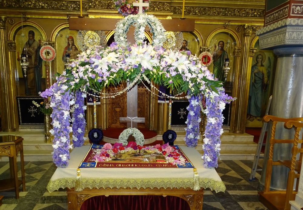 &laquo;&Alpha;&iota; &gamma;&epsilon;&nu;&epsilon;&alpha;ί &pi;ά&sigma;&alpha;&iota;, ύ&mu;&nu;&omicron;&nu; &tau;&eta; &Tau;&alpha;&phi;ή &Sigma;&omicron;&upsilon;&hellip;&raquo;: &Sigma;&tau;&omicron;&lambda;ί&sigma;&tau;&eta;&kappa;&alpha;&nu; &omicron;&iota; &Epsilon;&pi;&iota;&tau;ά&phi;&iota;&omicron;&iota; &tau;&eta;&sigmaf; &Sigma;&pi;ά&rho;&tau;&eta;&sigmaf;