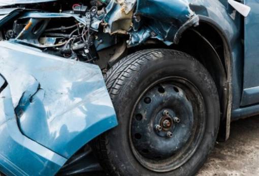 Έπεσε με το αυτοκίνητο σε ρέμα και σκοτώθηκε