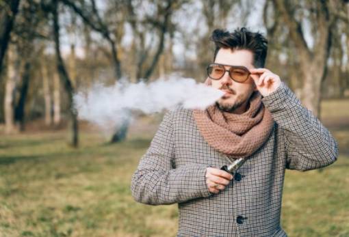 Εξαρτημένος από τη νικοτίνη 1 στους 2 Έλληνες