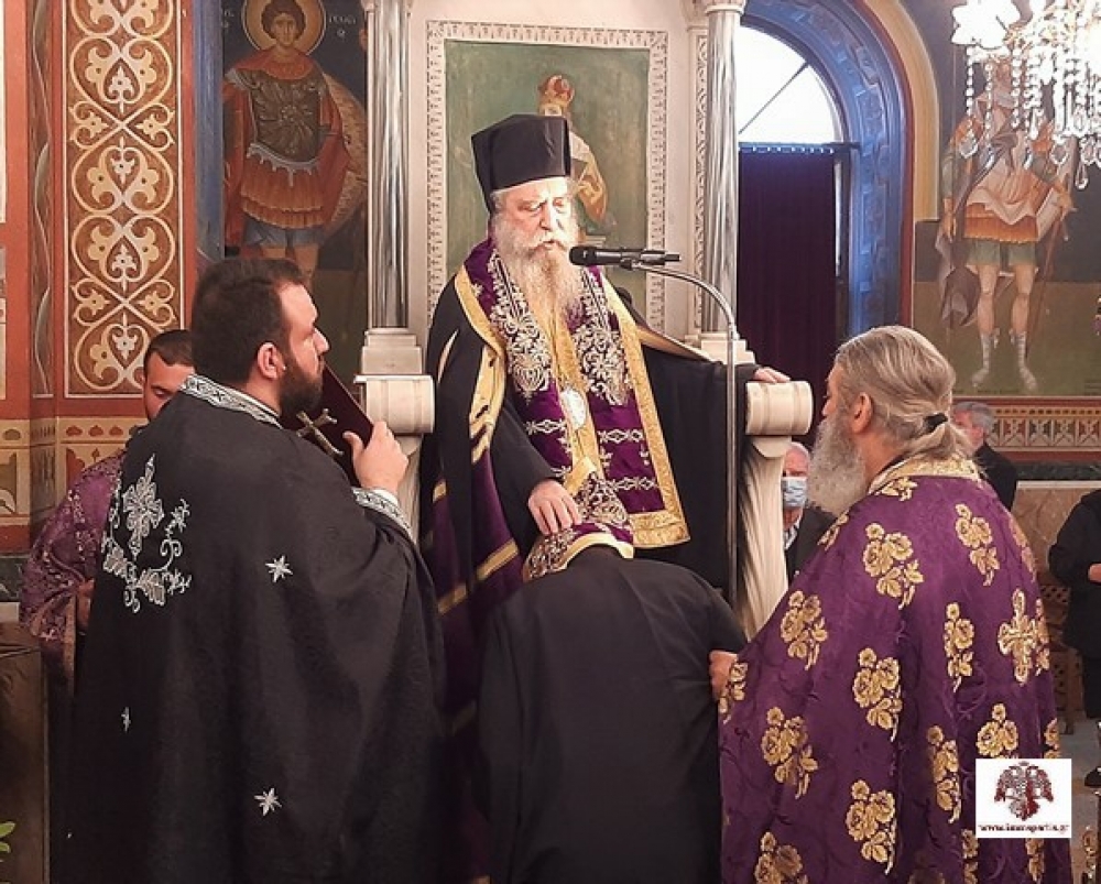 Χειροθεσία Αναγνώστη κατά την ακολουθία του Νυμφίου στη Νεάπολη