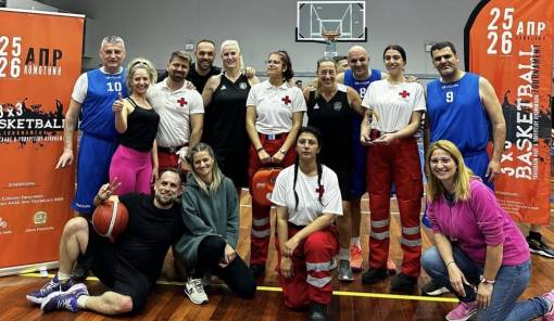 &Omicron; &Alpha;&theta;&lambda;&eta;&tau;&iota;&sigma;&mu;ό&sigmaf; &epsilon;&nu;ώ&nu;&epsilon;&iota;: &laquo;&Mu;ά&chi;&iota;&mu;&omicron;&iota;&raquo; &omicron;&iota; &epsilon;&rho;&gamma;&alpha;&zeta;ό&mu;&epsilon;&nu;&omicron;&iota; &tau;&eta;&sigmaf; &Alpha;&Alpha;&Delta;&Epsilon; &kappa;&alpha;&iota; &Upsilon;&pi;&omicron;&upsilon;&rho;&gamma;&epsilon;ί&omicron;&upsilon; &Omicron;&iota;&kappa;&omicron;&nu;&omicron;&mu;&iota;&kappa;ώ&nu; &sigma;&tau;&eta;&nu; &Kappa;&omicron;&mu;&omicron;&tau;&eta;&nu;ή