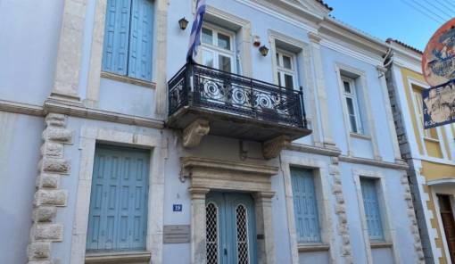 Έ&phi;&upsilon;&gamma;&epsilon;&raquo; &omicron; &pi;&rho;ώ&tau;&omicron;&sigmaf; &pi;&rho;ό&epsilon;&delta;&rho;&omicron;&sigmaf; &tau;&omicron;&upsilon; &Tau;&Epsilon;&Epsilon; &Pi;&epsilon;&lambda;&omicron;&pi;&omicron;&nu;&nu;ή&sigma;&omicron;&upsilon; &Kappa;. &Mu;&pi;&alpha;&kappa;ή&sigmaf;