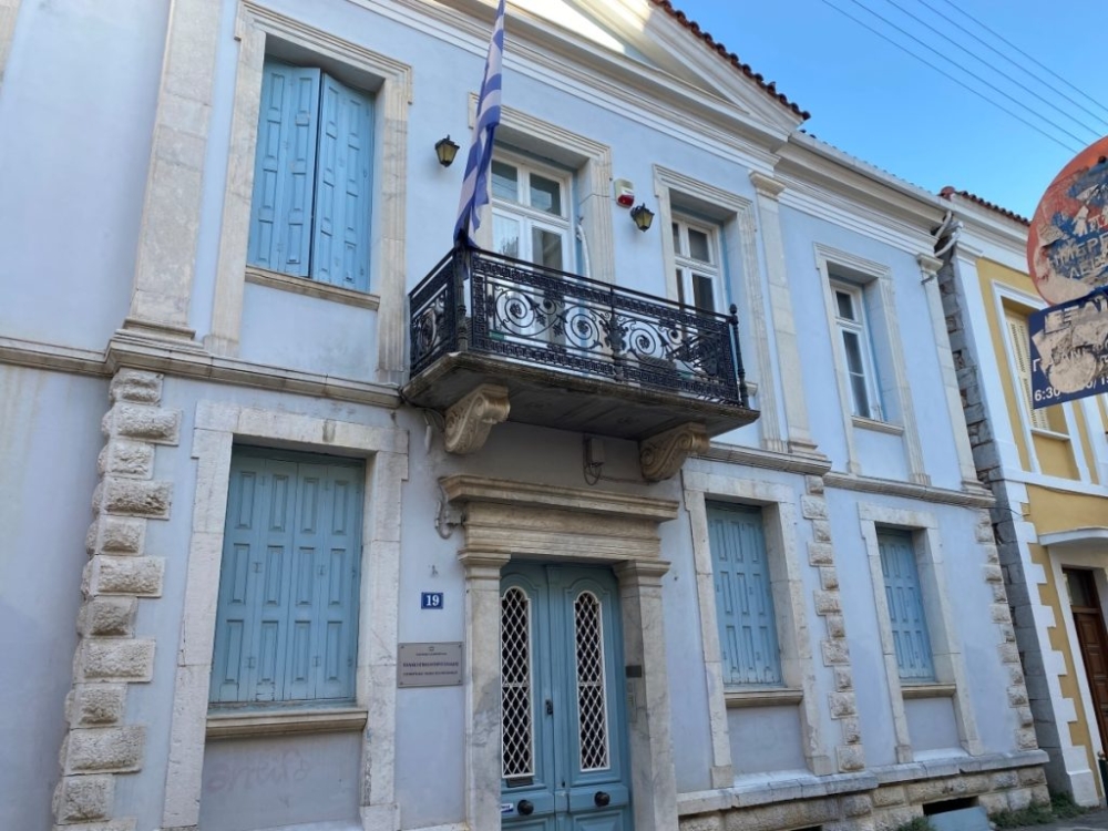 Έ&phi;&upsilon;&gamma;&epsilon;&raquo; &omicron; &pi;&rho;ώ&tau;&omicron;&sigmaf; &pi;&rho;ό&epsilon;&delta;&rho;&omicron;&sigmaf; &tau;&omicron;&upsilon; &Tau;&Epsilon;&Epsilon; &Pi;&epsilon;&lambda;&omicron;&pi;&omicron;&nu;&nu;ή&sigma;&omicron;&upsilon; &Kappa;. &Mu;&pi;&alpha;&kappa;ή&sigmaf;